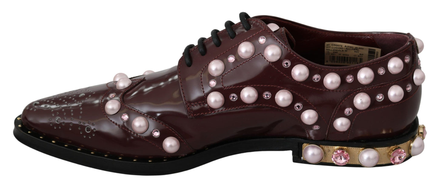 Dolce &amp; Gabbana Chaussures formelles en cuir bordeaux avec perles de cristal