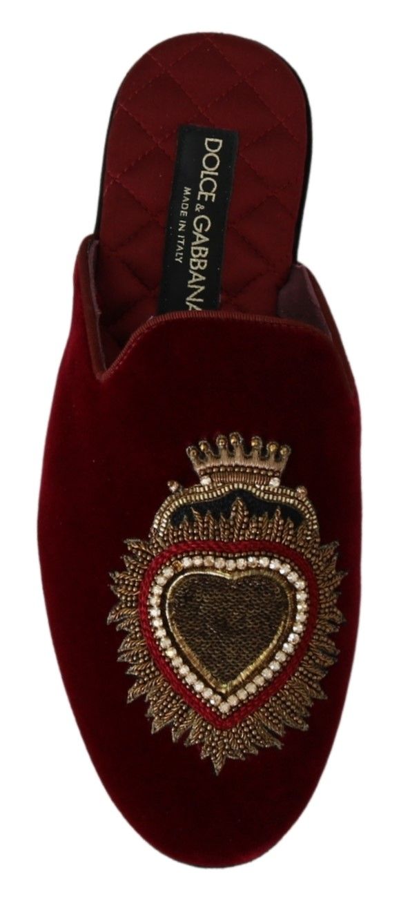 Dolce &amp; Gabbana Chaussures à claquettes brodées en velours rouge Sacré-Cœur