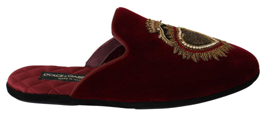 Dolce &amp; Gabbana Chaussures à claquettes brodées en velours rouge Sacré-Cœur