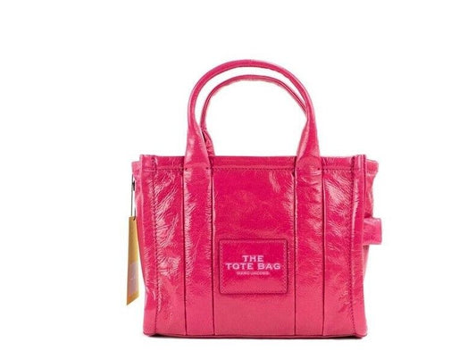 Marc Jacobs The Shiny Crinkle Mini Tote Umhängetasche aus magentafarbenem Leder