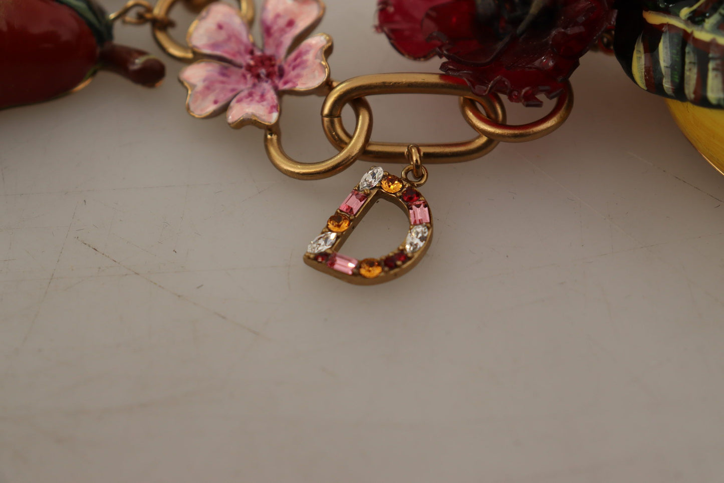 Collier tendance Dolce &amp; Gabbana en laiton doré avec roses et fruits de Sicile