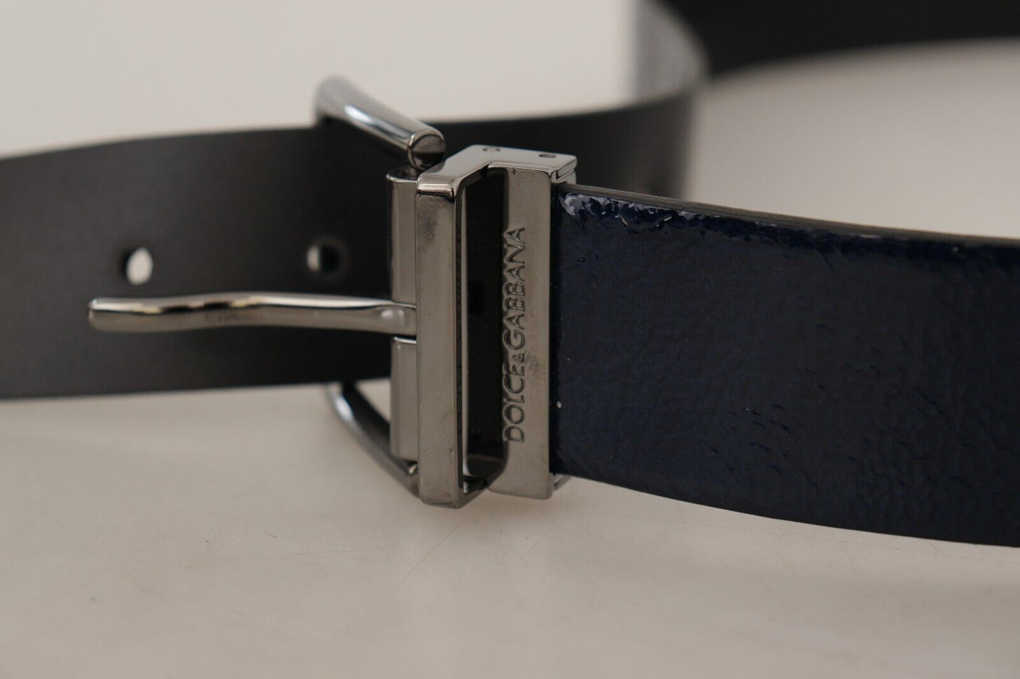 Dolce &amp; Gabbana Ceinture à boucle avec logo argenté en cuir verni bleu Vernice