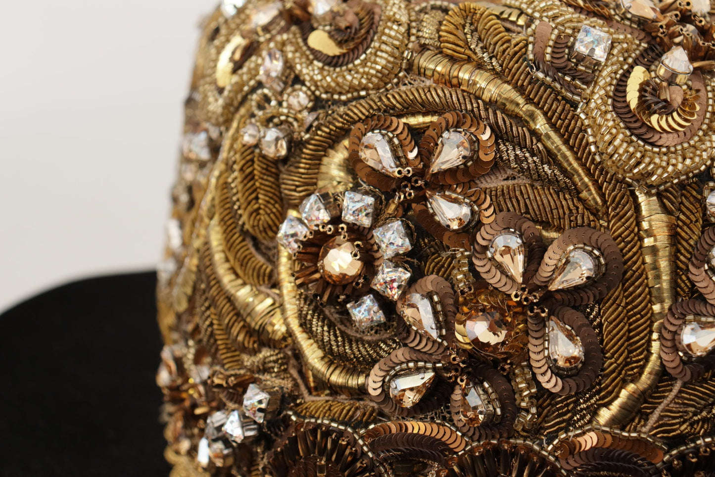 Chapeau Fedora brodé de strass et de cristaux ornés d'or Dolce &amp; Gabbana