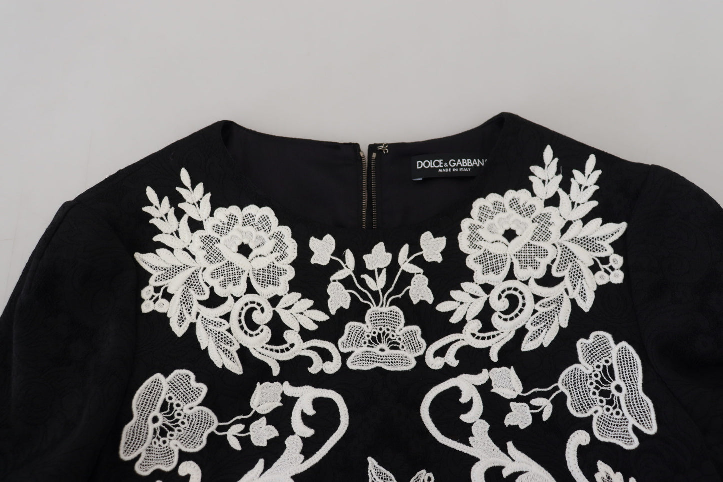 Dolce &amp; Gabbana Robe trapèze noire à manches mi-longues et bordure en dentelle