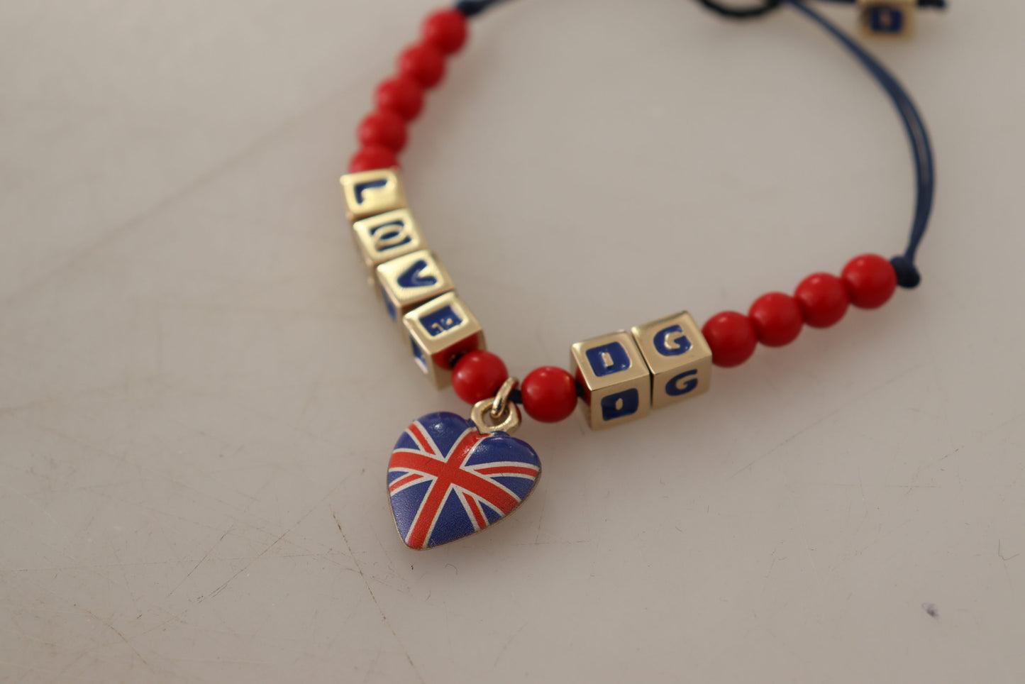 Dolce &amp; Gabbana Rot-blaues Perlenarmband mit DG LOVES LONDON-Flagge