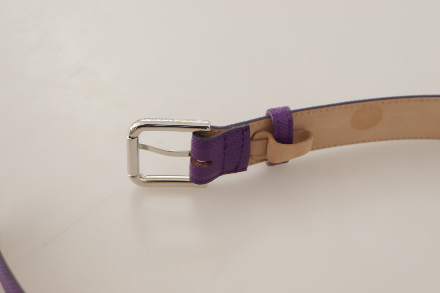 Dolce &amp; Gabbana Ceinture à boucle gravée en cuir de veau violet