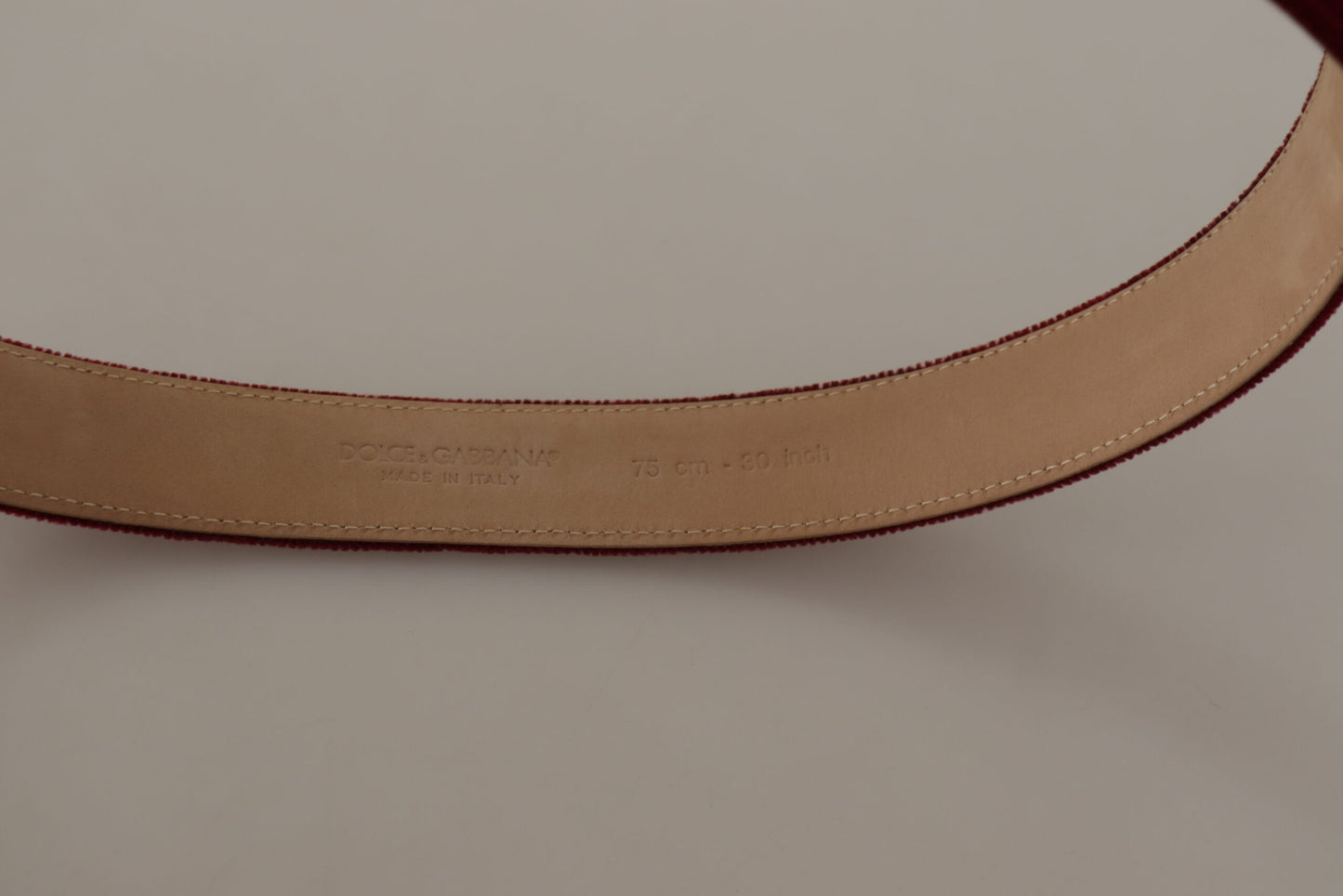 Dolce &amp; Gabbana Ceinture à boucle en métal gravé avec logo argenté en velours rouge