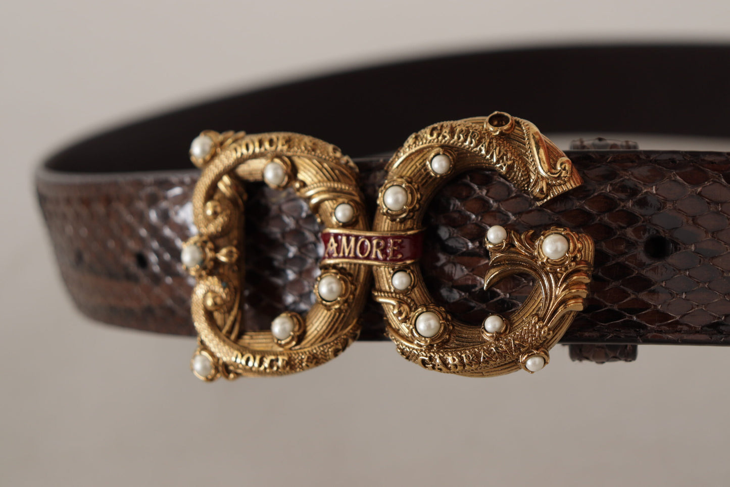 Dolce &amp; Gabbana Ceinture à boucle avec logo en cuir exotique à imprimé animal marron Amore