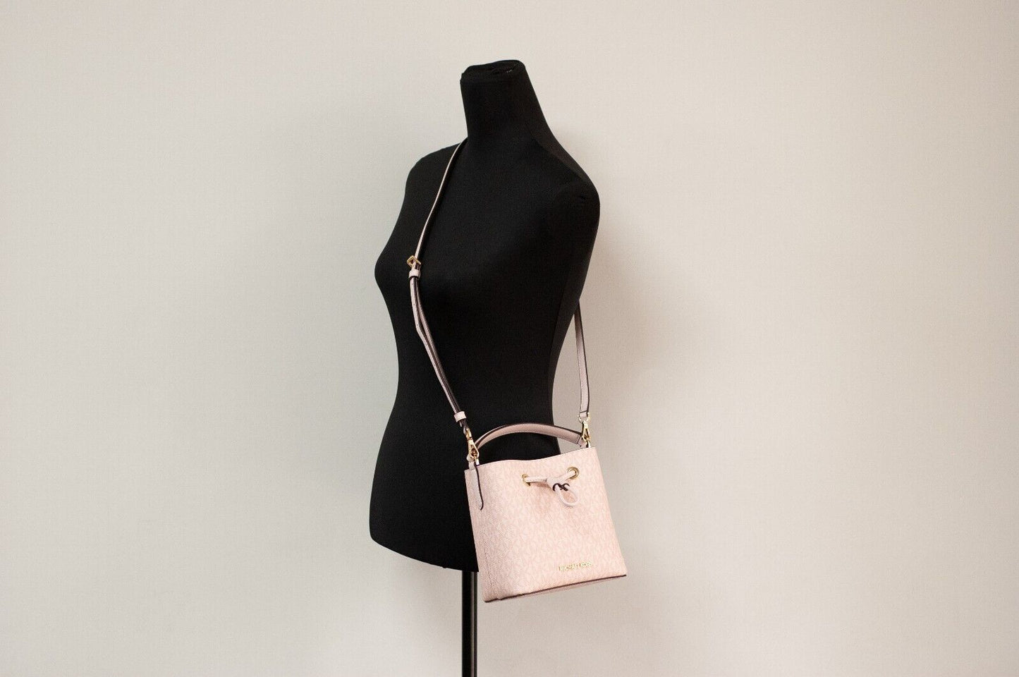 Michael Kors Suri Petit sac à main à bandoulière en PVC Signature Blush poudre foncé