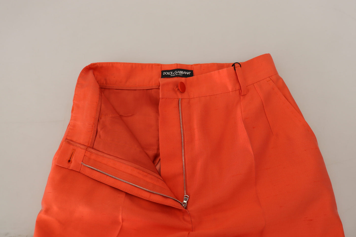 Dolce &amp; Gabbana Orangefarbene, kurze Hose aus Seide mit hoher Taille