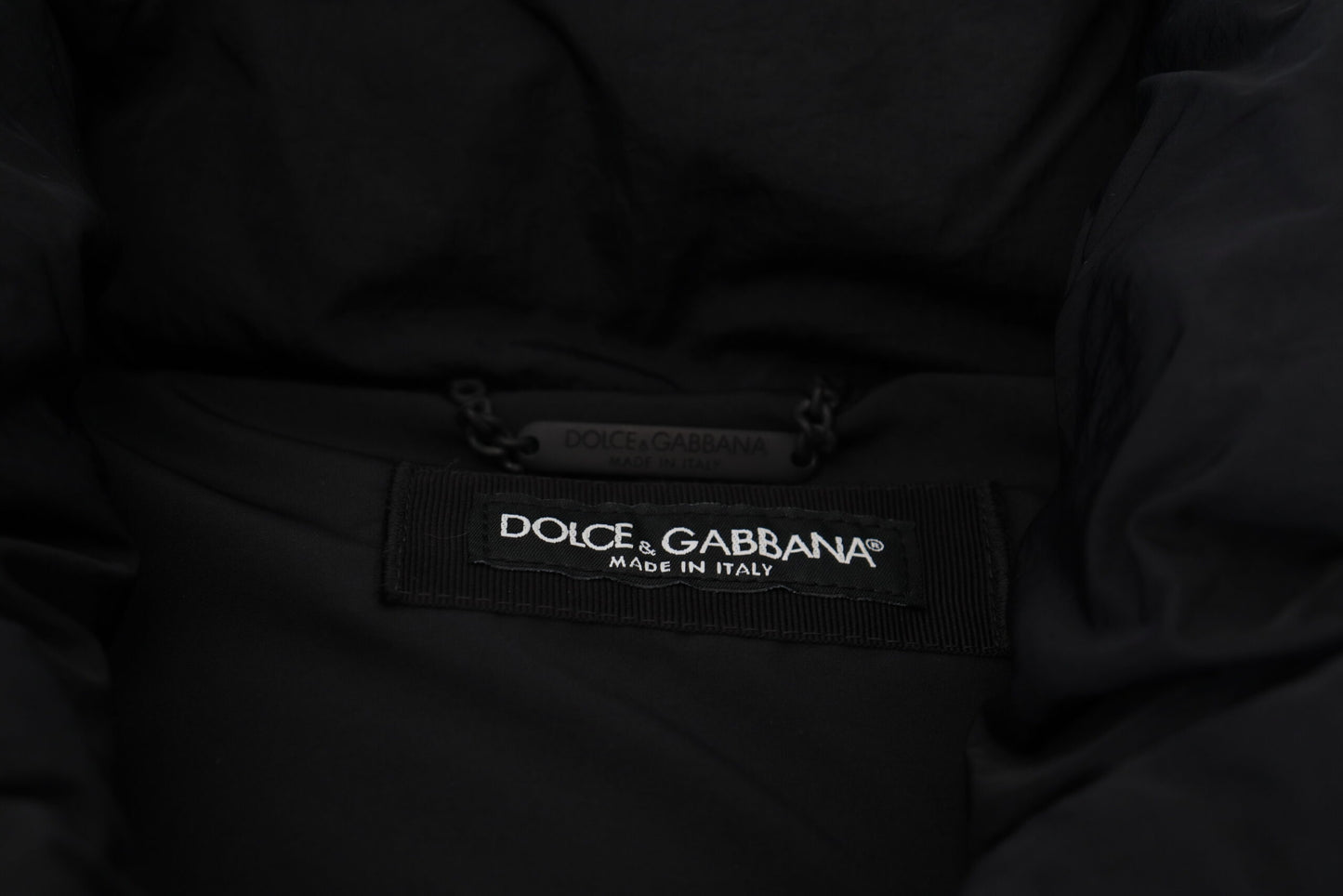 Dolce &amp; Gabbana Veste noire sans manches à ornements en métal DG