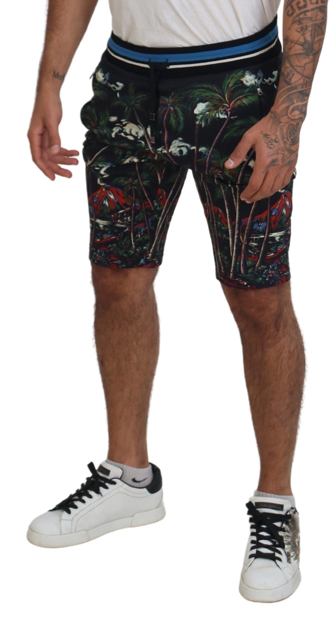 Dolce &amp; Gabbana – Lässige Shorts aus schwarzer Baumwolle mit Volcano-Print