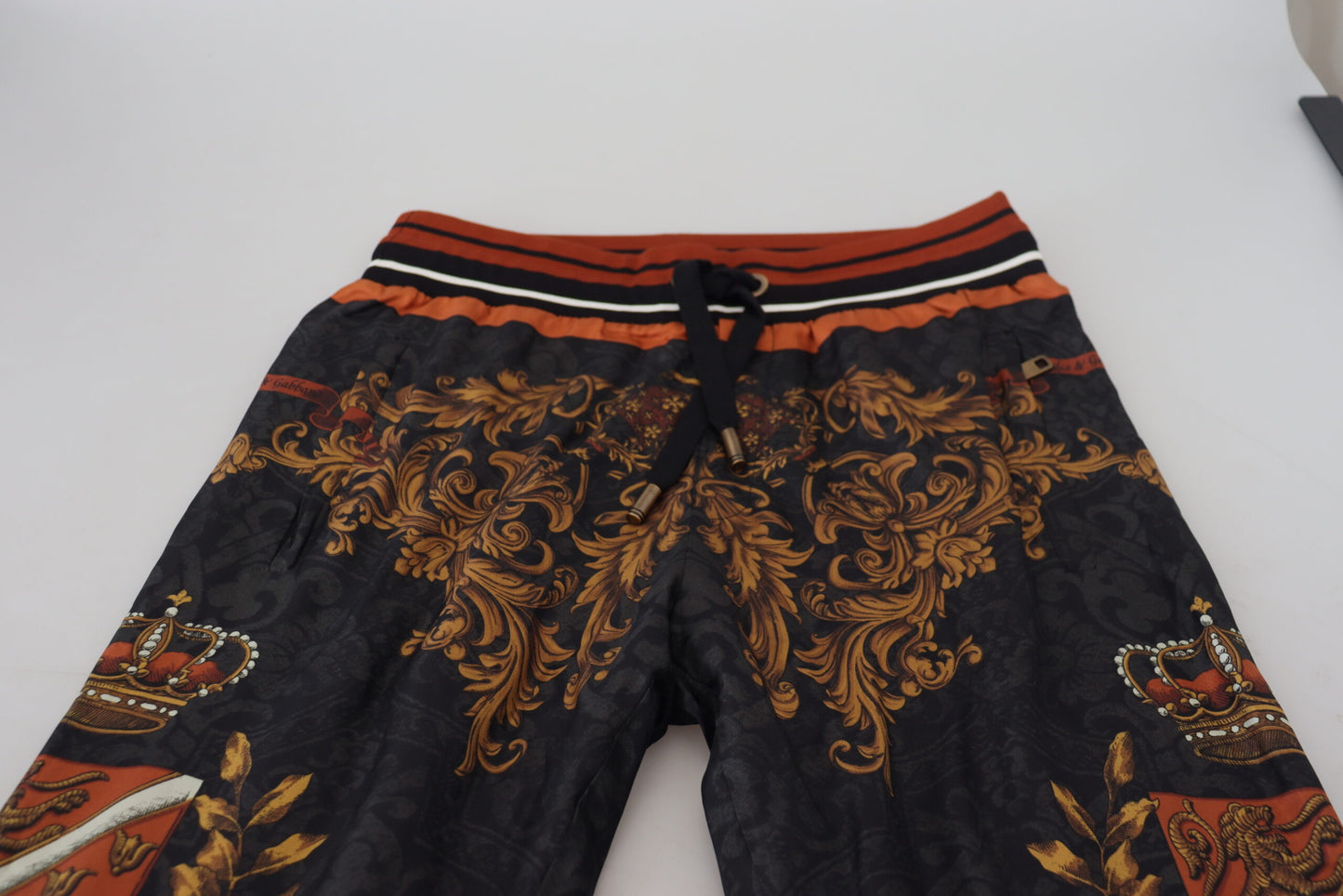 Dolce &amp; Gabbana Graue Barock-Kronenhose aus Seide, Sporthose