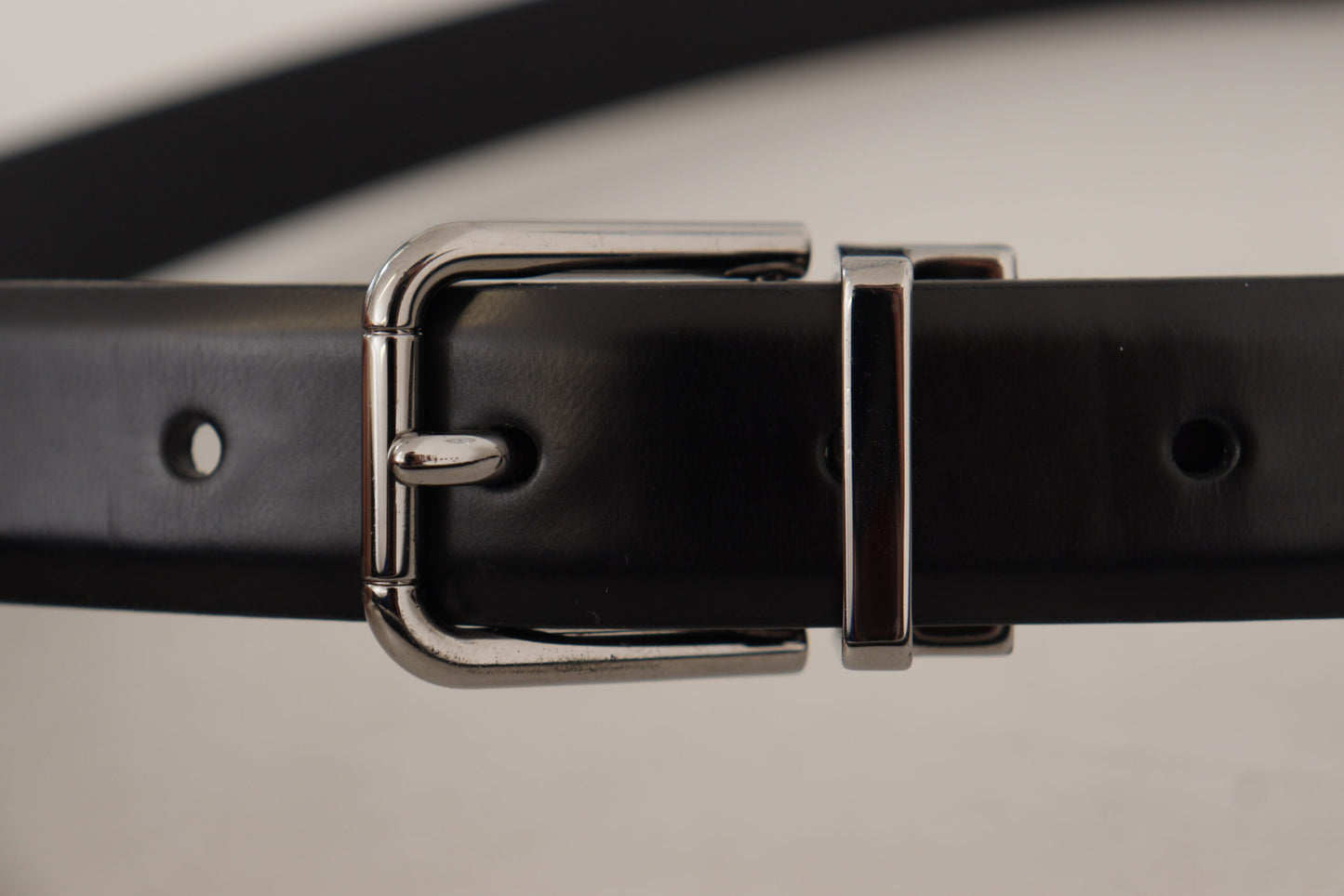 Dolce &amp; Gabbana Ceinture à boucle en cuir de veau noir avec logo en métal