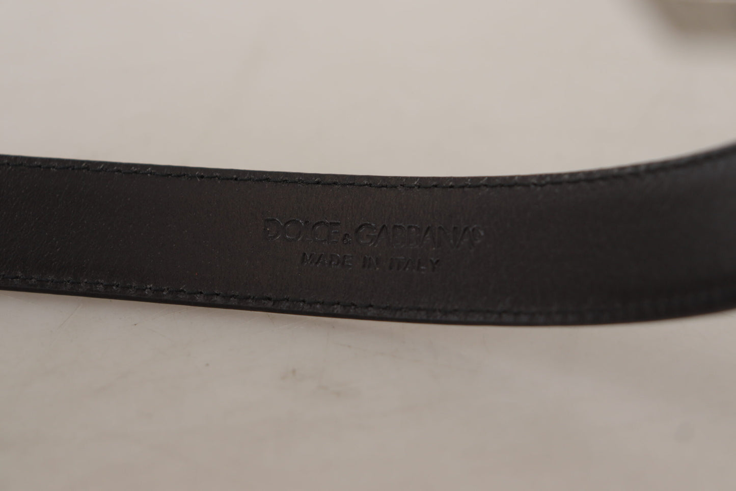 Dolce &amp; Gabbana Ceinture à boucle en métal gravé avec logo en cuir de veau noir