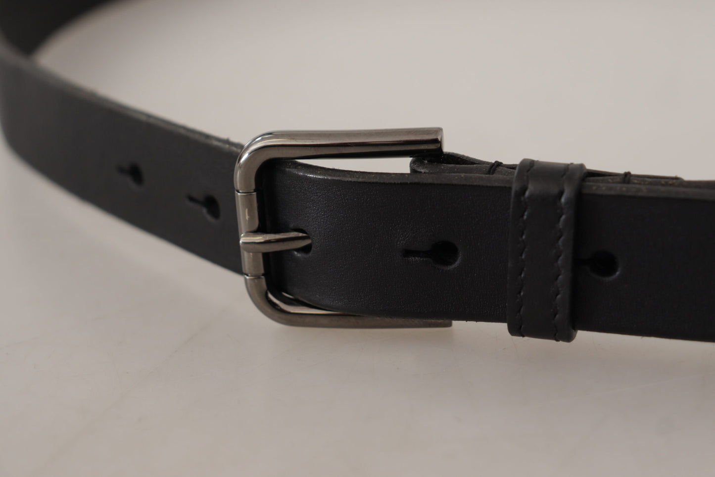 Dolce &amp; Gabbana Ceinture à boucle en métal gravé avec logo en cuir de veau noir