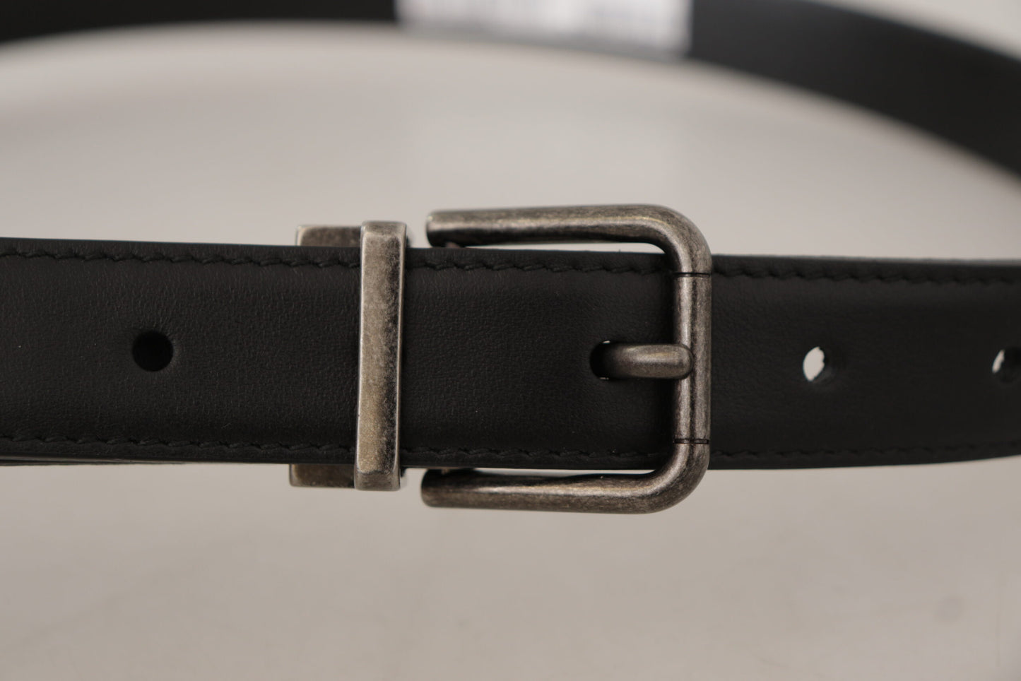 Dolce &amp; Gabbana Ceinture à boucle en métal avec logo vintage en cuir uni noir