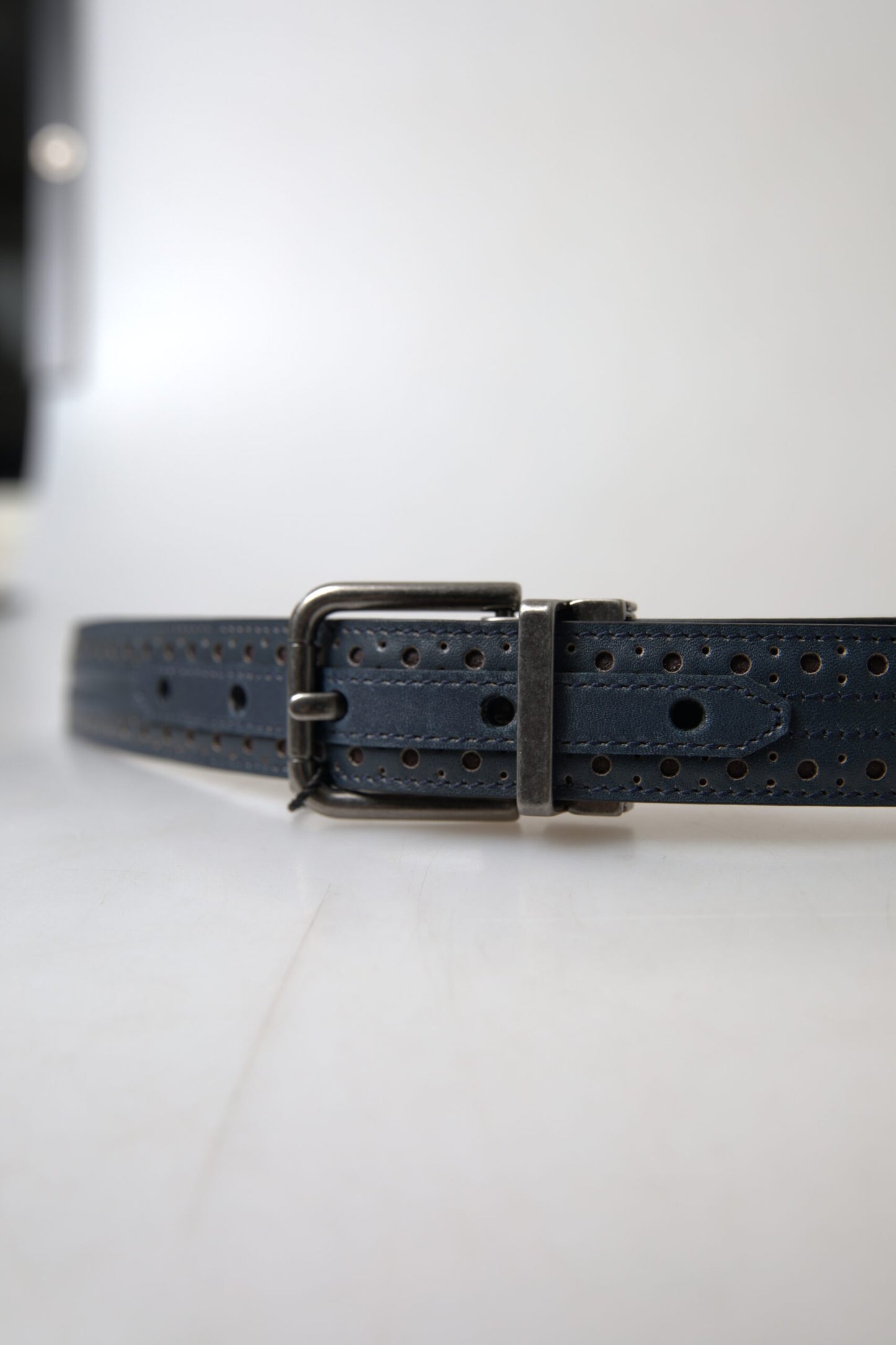 Dolce &amp; Gabbana Ceinture à boucle en métal perforé en cuir bleu