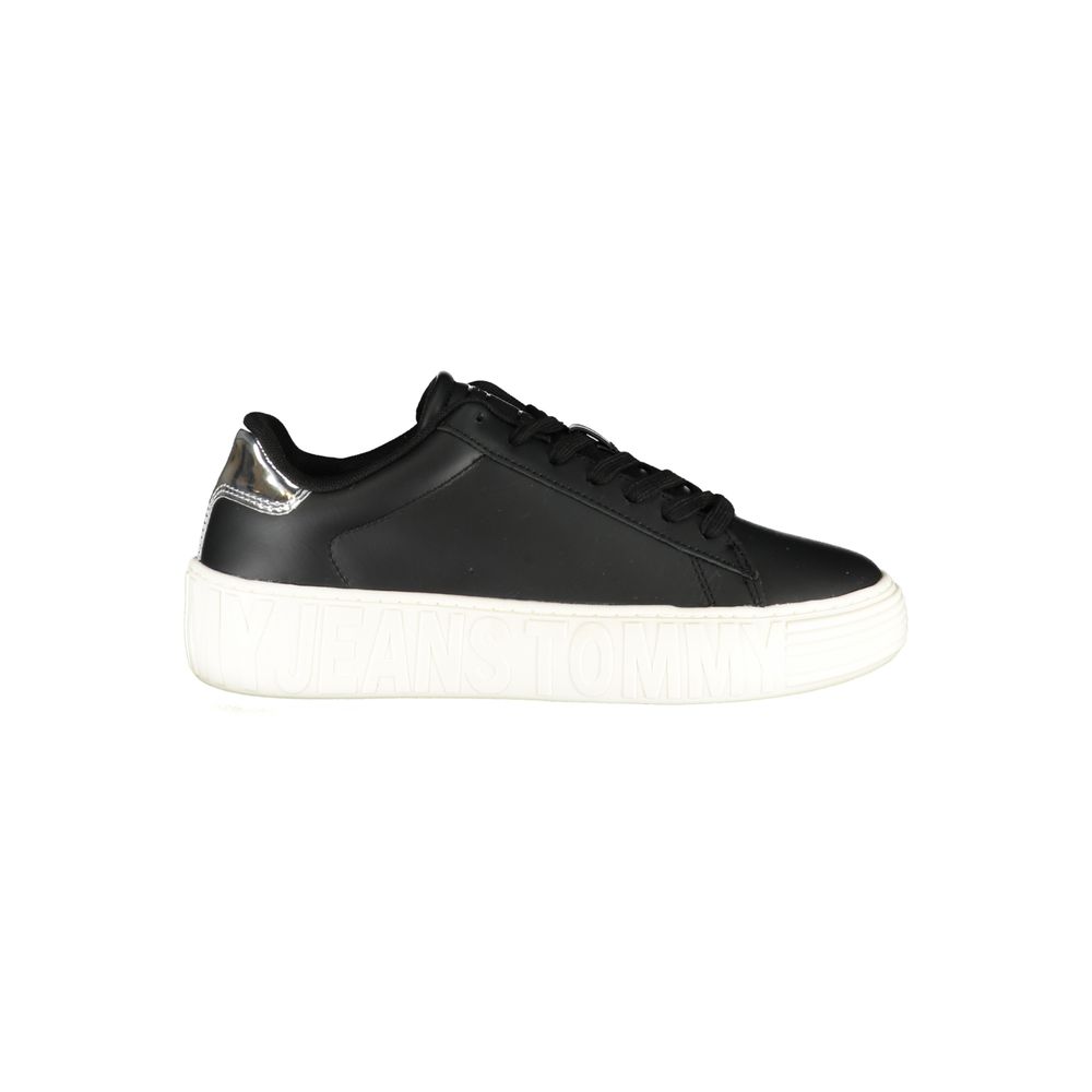 Tommy Hilfiger Elegant Lace-Up Sneakers with Contrast Details