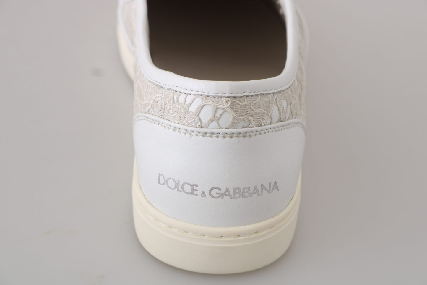 Dolce &amp; Gabbana Mocassins à enfiler en cuir blanc avec dentelle